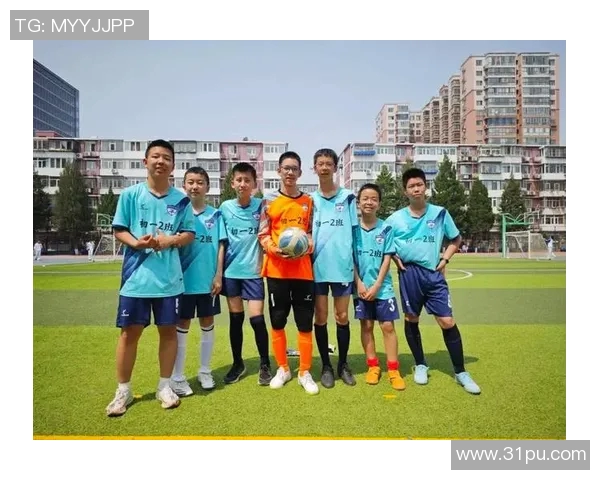 足球运动员帅气瞬间集锦展现运动魅力与青春风采的完美结合